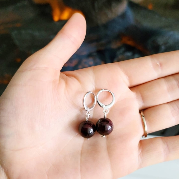 Garnet beaded earrings - Picture 3 of 3